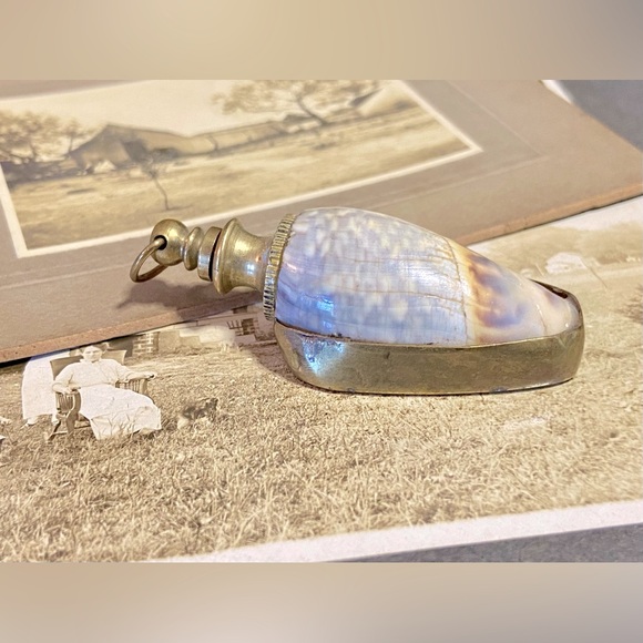 Vintage Brass & Shell Perfume Scent Bottle Pendant - Picture 9 of 12